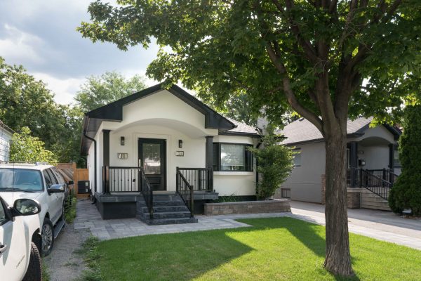 Home improvement Front House Front house - Exterior stucco home near Acorn Ave, Etobicoke, TOronto, Ontario Sky Stucco Systems