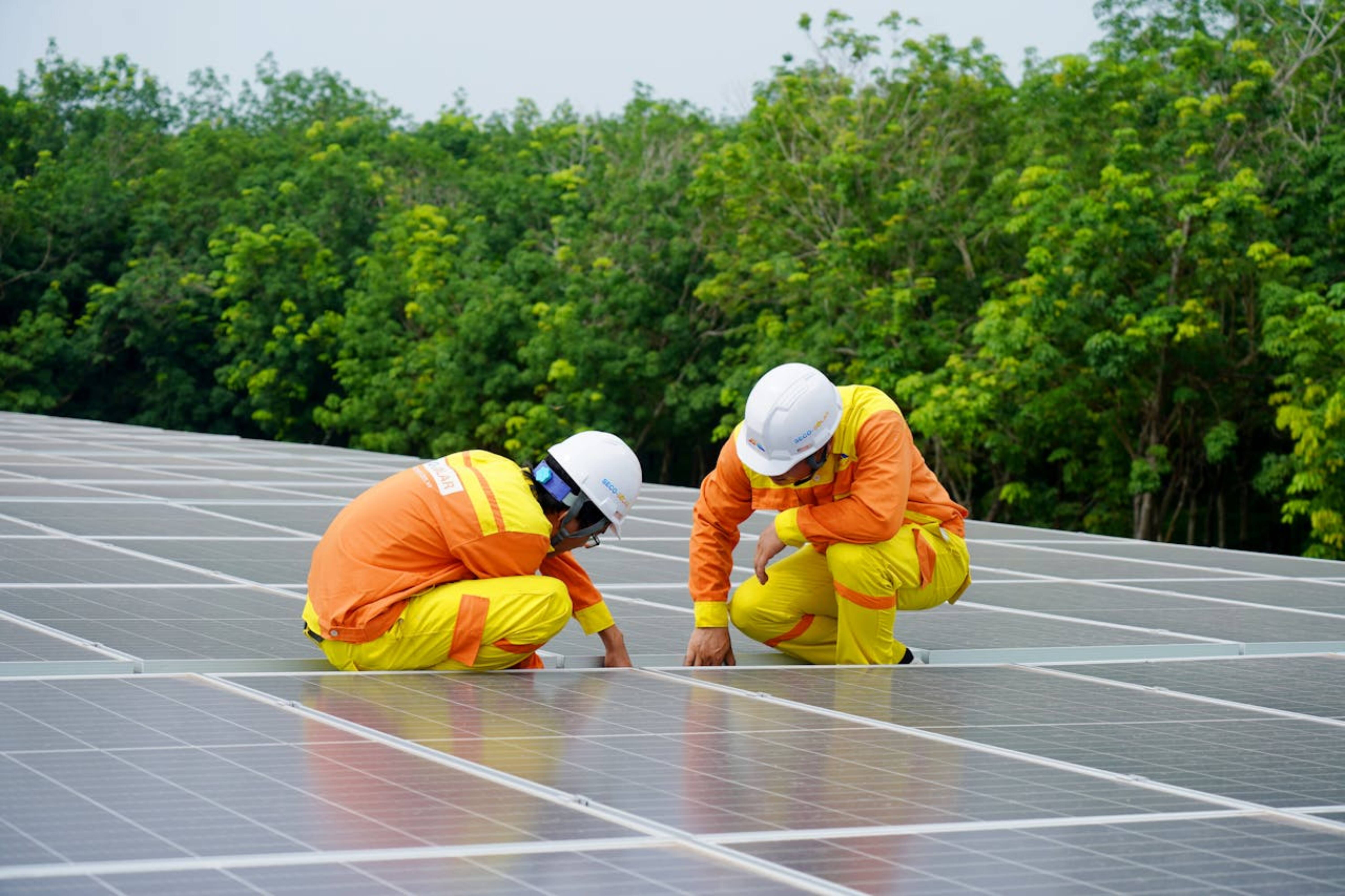 Two men placing panels and talking about why ACM panels are becoming the go-to choice for Canadian construction.